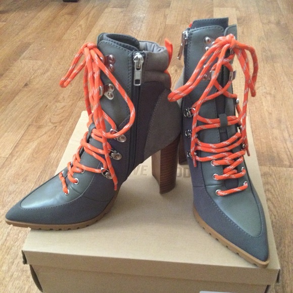 Steve Madden Karey Leather Heel Bootie NIB - Picture 1 of 10